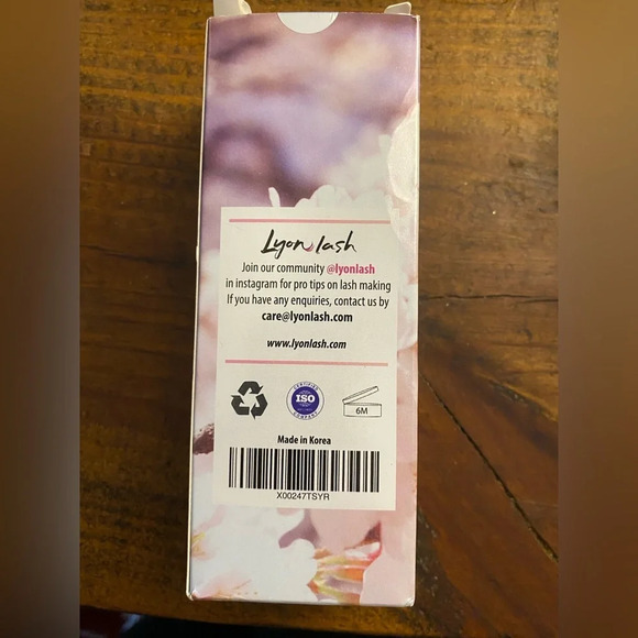 Eyelash Extension Shampoo - Lyon Lash Eyelid Foam - Picture 2 of 4